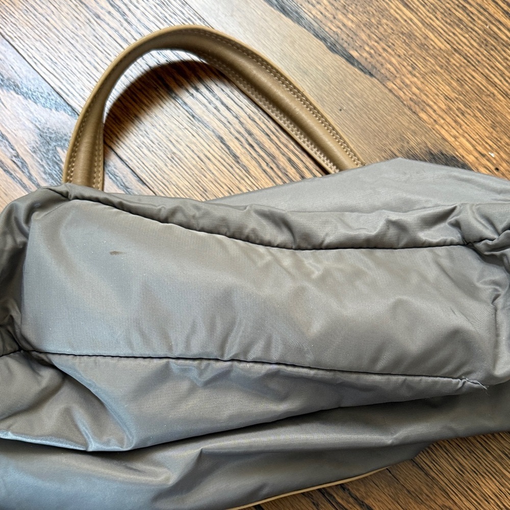 Sondra Roberts Women’s Gray Beige Shoulder Bag With Unique Side Panels - Picture 10 of 11